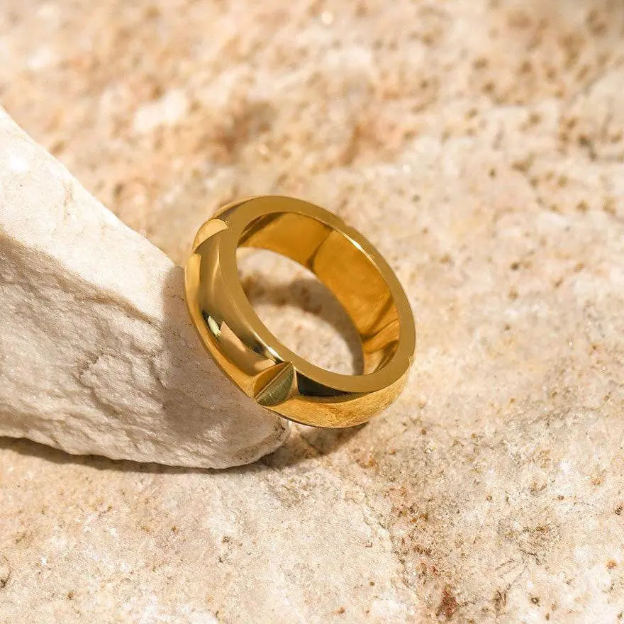 Concave Ring - Salt Lily