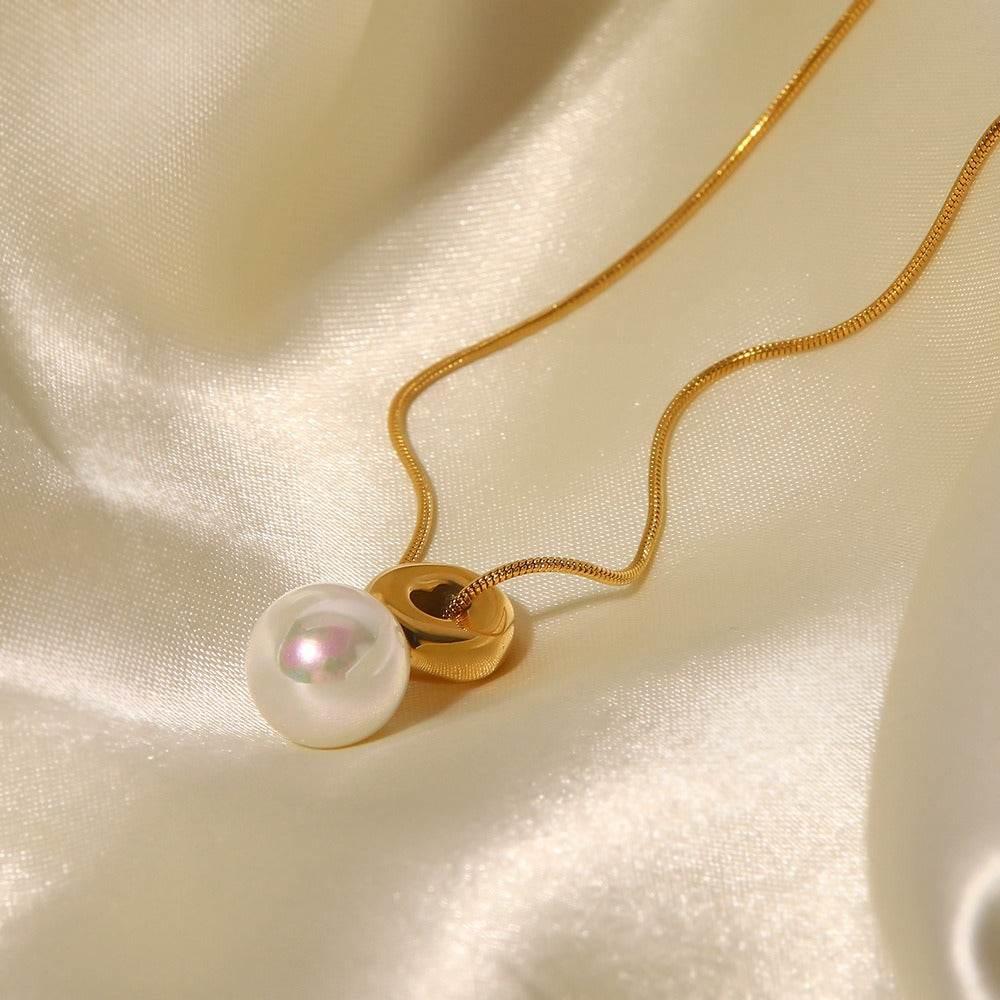 The Pearl Drop Pendant Necklace - Salt Lily