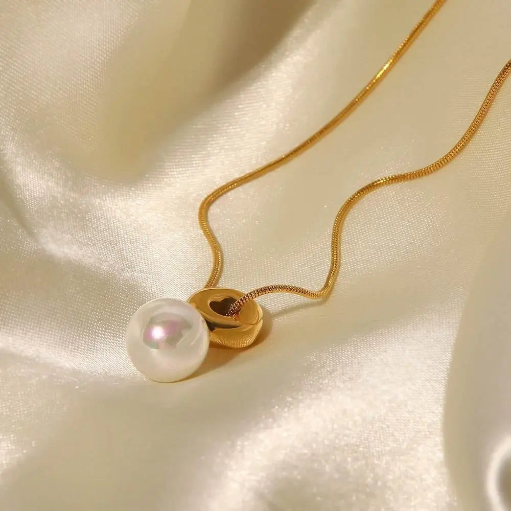 The Pearl Drop Pendant Necklace - Salt Lily