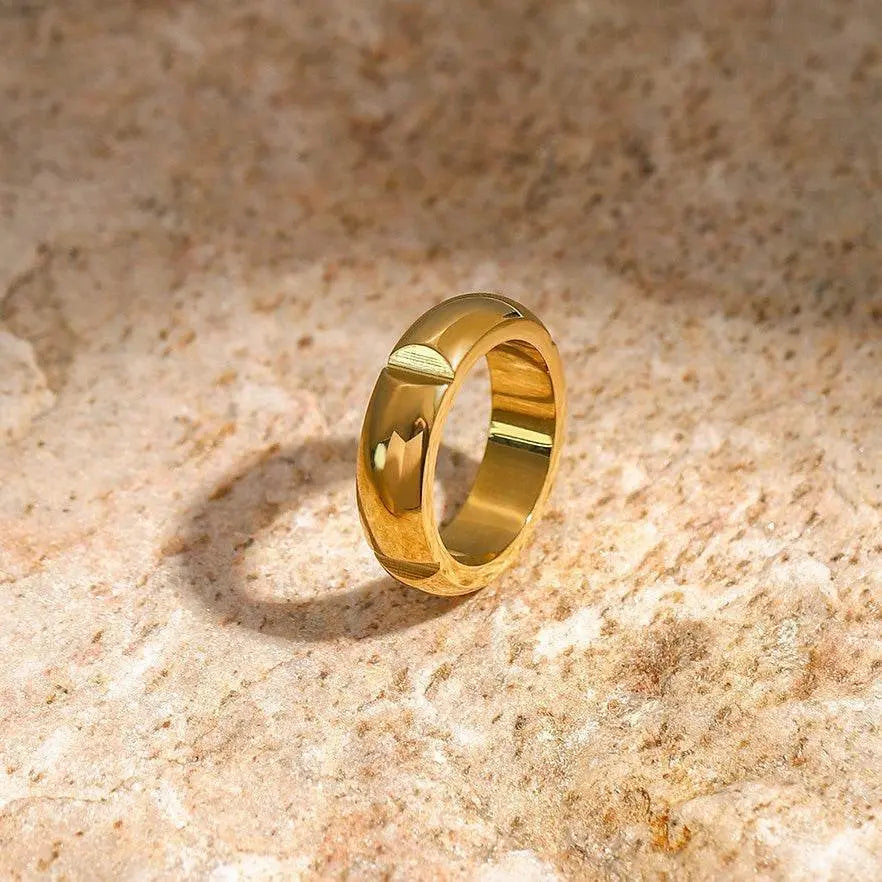 Concave Ring - Salt Lily