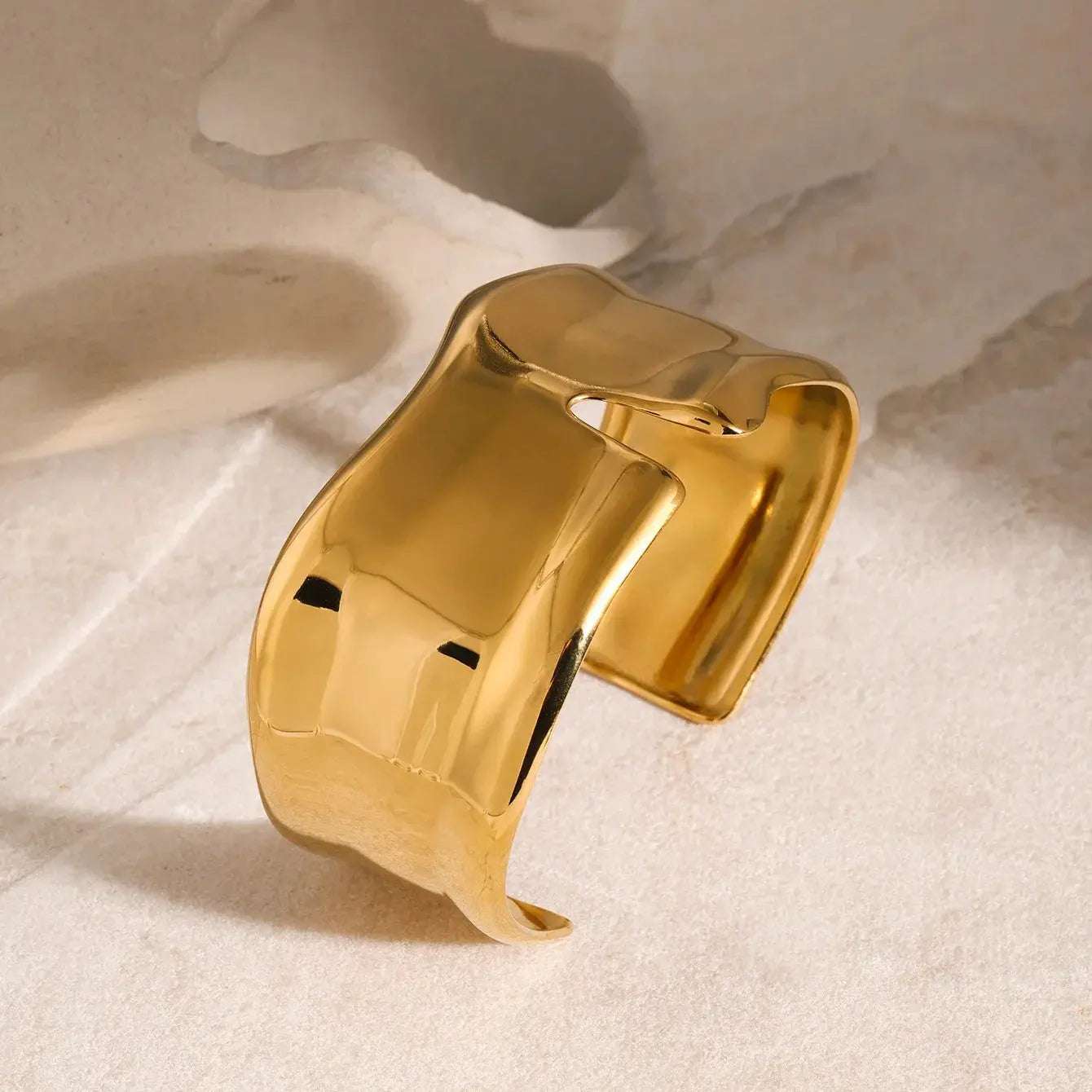 Notch Wide Cuff – 18K Gold - Salt Lily