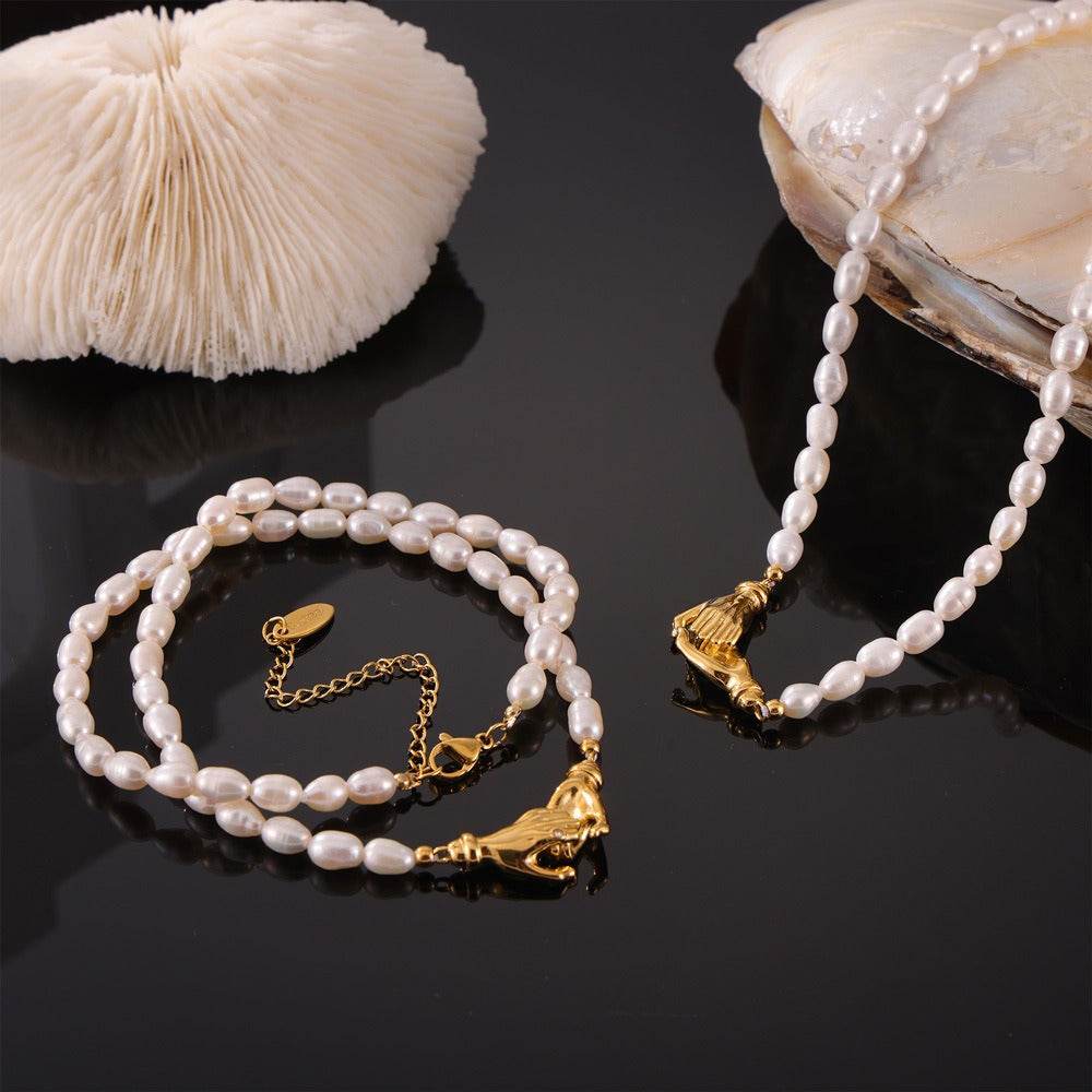 The Holding Hands Pearl Necklace - Salt Lily